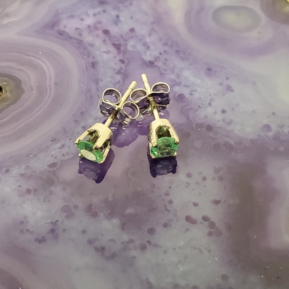 1/2 CTTW Emerald Earrings - Picture 2 of 5
